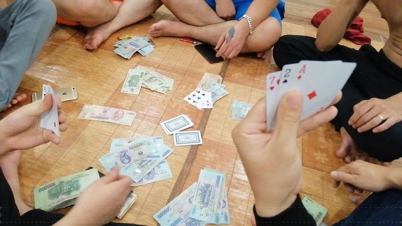 Giải đáp chi tiết: Chơi 3 cây ngày Tết có bị đi tù không?